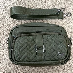 Lug travel purse